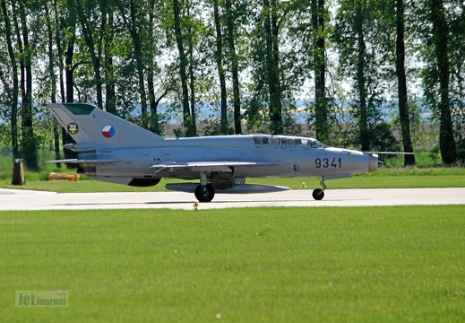9341 MiG-21UM 211tl CzAF (882 Besuche) Open Day Caslav 2005 9341 MiG-21UM 211tl CzAF
