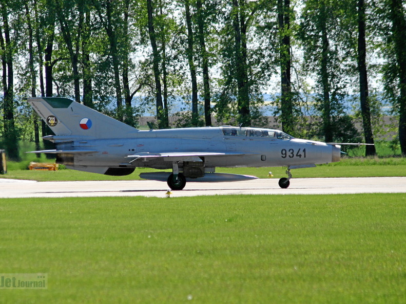 9341 MiG-21UM 211tl CzAF (882 visits) Open Day Caslav 2005 9341 MiG-21UM 211tl CzAF