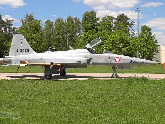 J-3065 F-5E Graz