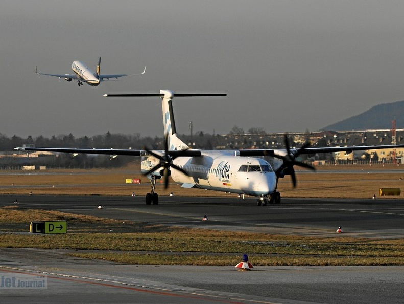 G-JEDJ Dash 8-402 flybe Salzburg SZG (1711 visite) G-JEDJ Dash 8-402 flybe Salzburg SZG
