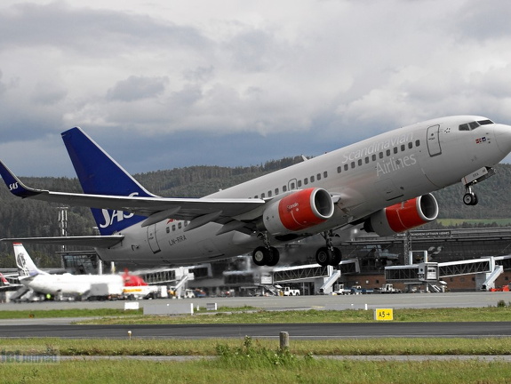 LN-RRA B737-783 SAS (796 відвідувань) LN-RRA B737-783 SAS