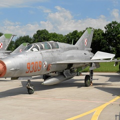 9309 MiG-21UM Malbork (961 visitas) 9309 MiG-21UM Malbork