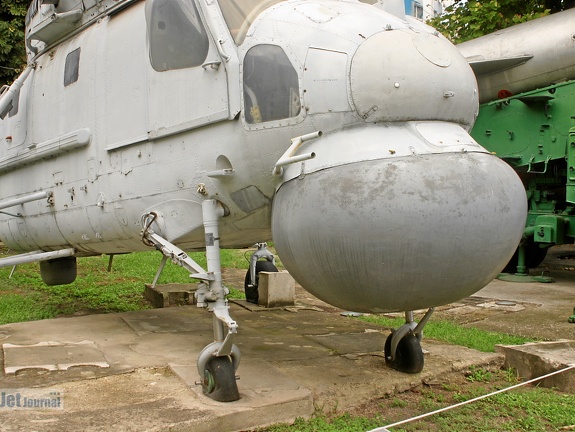 Ka-25, 821 rot, Walkaround (1528 Besuche) Bug rechts Ka-25, 821 rot, Walkaround