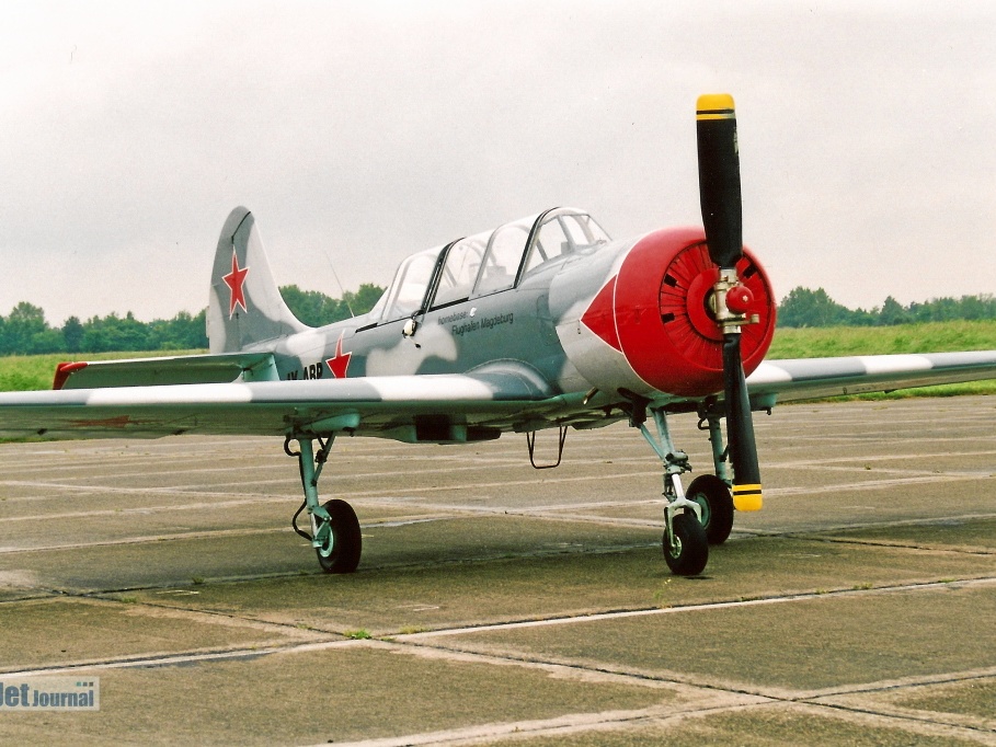 LY-ABP, Jak-52 (1795 Besuche) Stendal/Borstel 2002, diese Maschine verunglückte leider am 27.5.2003 LY-ABP, Jak-52