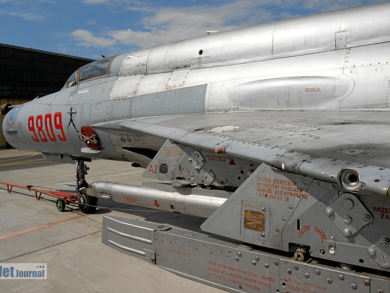 9809 MiG-21bis Malbork (820 visits) 9809 MiG-21bis Malbork