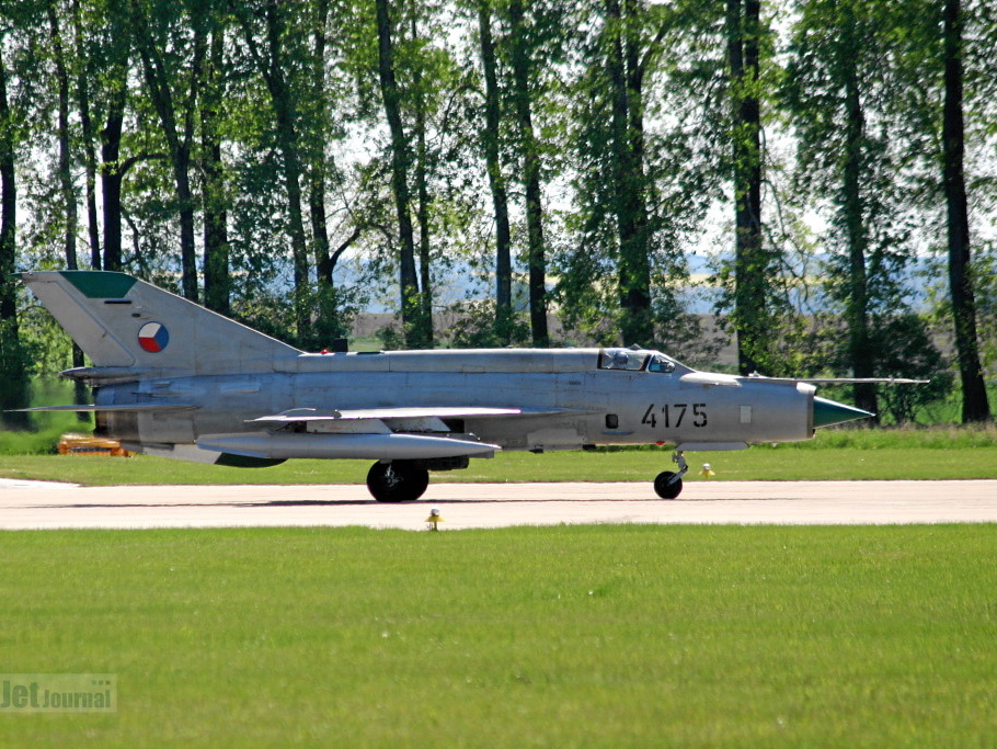 4175 MiG-21MFN 211tl CzAF (817 odwiedzin) Open Day Caslav 2005 4175 MiG-21MFN 211tl CzAF