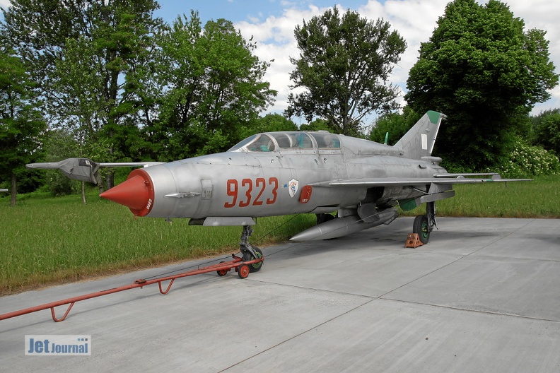 9323_mig-21um_cn_516999323_20100207_1939217006.jpg