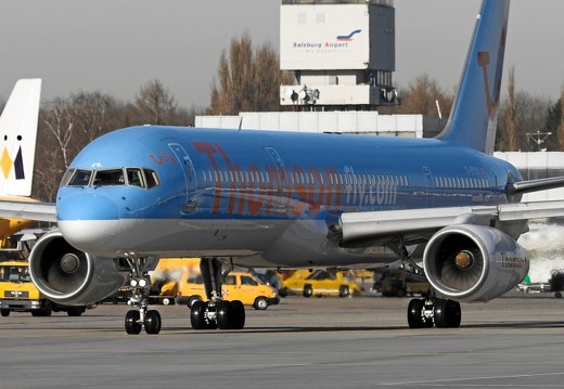 G-BYAK B757-204 Thomsonfly Salzburg SZG