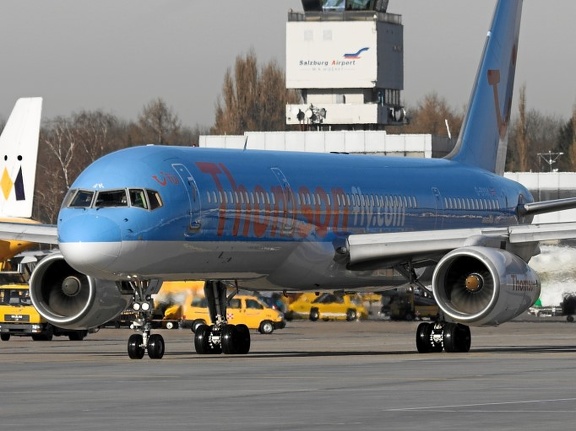 G-BYAK B757-204 Thomsonfly Salzburg SZG