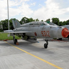 9312 MiG-21UM Malbork (766 visitas) 9312 MiG-21UM Malbork