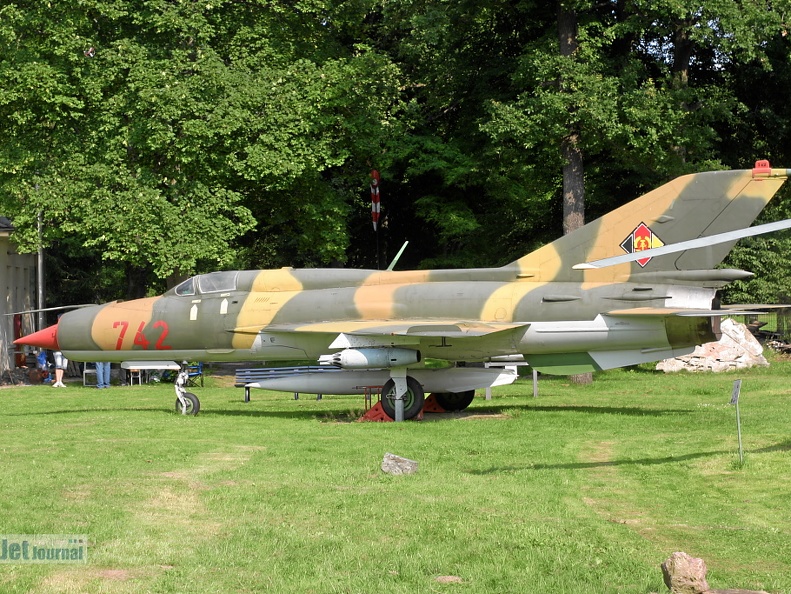 742, MiG-21PFM/SPS, ex. NVA (просмотров: 2161) Altenburg/Nobitz 742, MiG-21PFM/SPS, ex. NVA