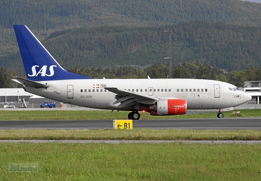 SE-DOR B737-683 SAS