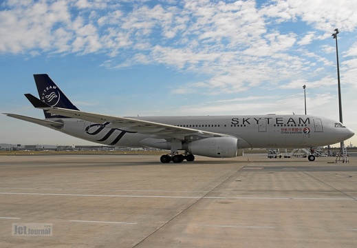 B-5908 A330-243 China Eastern