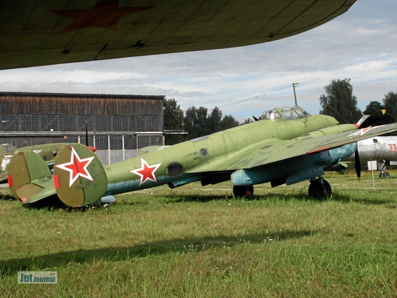 Petljakow Pe-2 (2264 відвідувань) Walkaround Pe-2. Monino 2003. Dieses Exemplar wurde aus verschiedenen Maschinen (3 Stk) zusammengese... Petljakow Pe-2