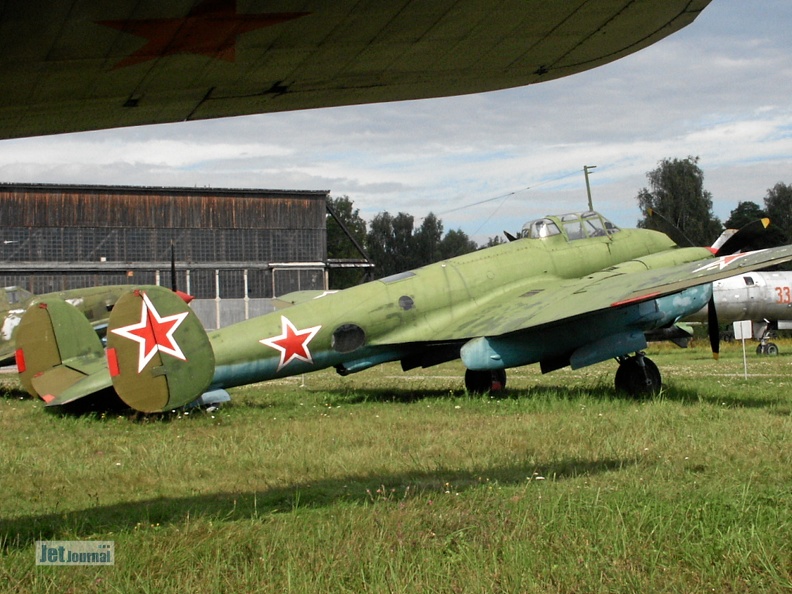 Petljakow Pe-2 (просмотров: 2246) Walkaround Pe-2. Monino 2003. Dieses Exemplar wurde aus verschiedenen Maschinen (3 Stk) zusammengese... Petljakow Pe-2