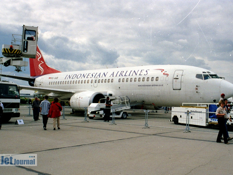 PK-IAB, Boeing 737-330 Indonesian Airlines (2133 Besuche) Analogfoto Berlin/Schoenefeld 2003 PK-IAB, Boeing 737-330 Indonesian Airlines