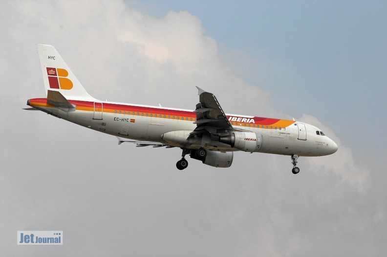 ec-hyc_a320-214_ciudad_de_centa_iberia_20131223_2045430643.jpg