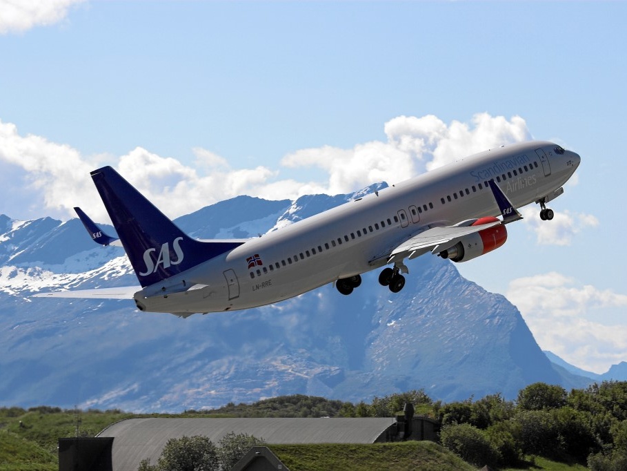 LN-RRE B737-85P SAS Norge BOO