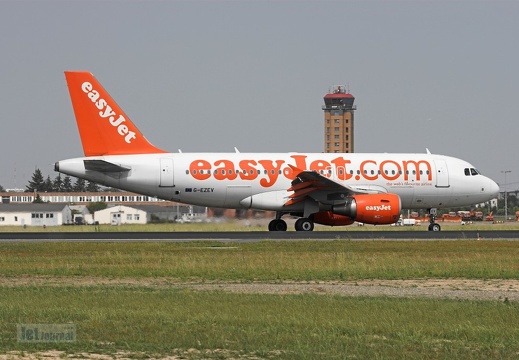 G-EZEV A319-111 EasyJet SXF