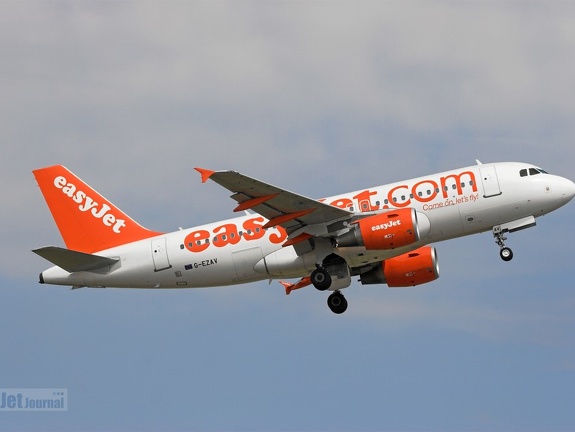 G-EZAV A319-111 EasyJet SXF (1441 visingar) G-EZAV A319-111 EasyJet SXF