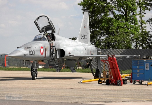 J-3033 F-5E Graz