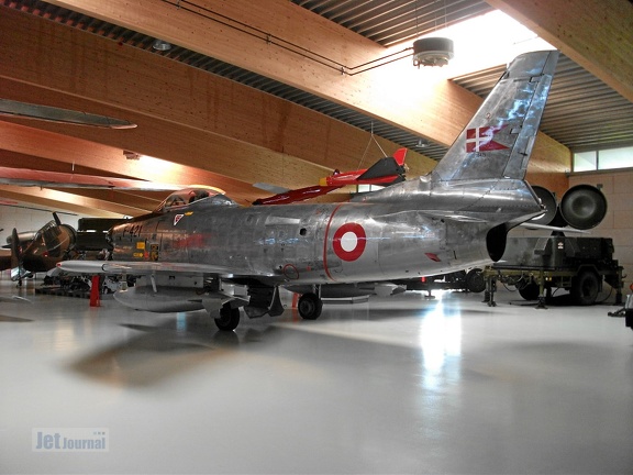 F-421 North American F-86D Sabre (3525 visitas) F-421 North American F-86D Sabre