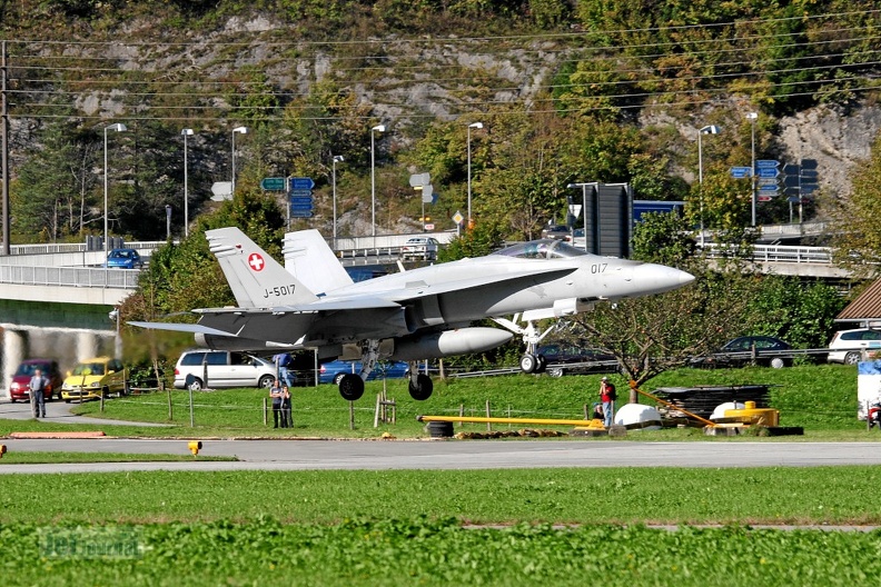 j-5017_f-18c_meiringen_schweizer_luftwaffe_20130223_1565276487.jpg