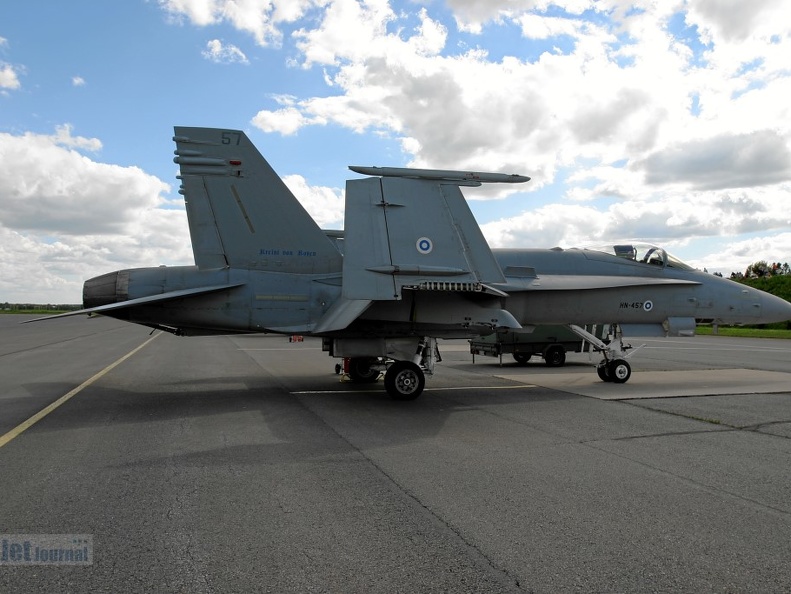 HN-457 F-18C HävLLv 21 Ilmavoimat (2522 visits) Lentajien Juhannus Midnight Sun Airshow 2006 Kauhava Finnland HN-457 F-18C HävLLv 21 Ilmavoimat