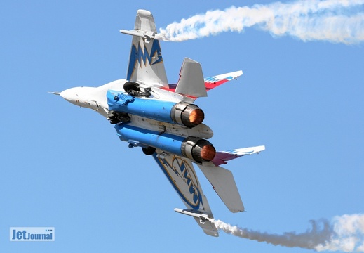 156 MiG-29M/OVT MiG MAPO (1970 odwiedzin) Im Cockpit Paul Wlasow, ein erfahrener Testpilot. Er ließ die MiG in der Luft wirbeln wie ein Bla... 156 MiG-29M/OVT MiG MAPO