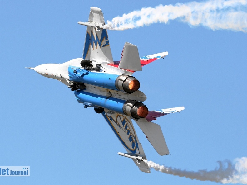 156 MiG-29M/OVT MiG MAPO (1972 Besuche) Im Cockpit Paul Wlasow, ein erfahrener Testpilot. Er ließ die MiG in der Luft wirbeln wie ein Bla... 156 MiG-29M/OVT MiG MAPO