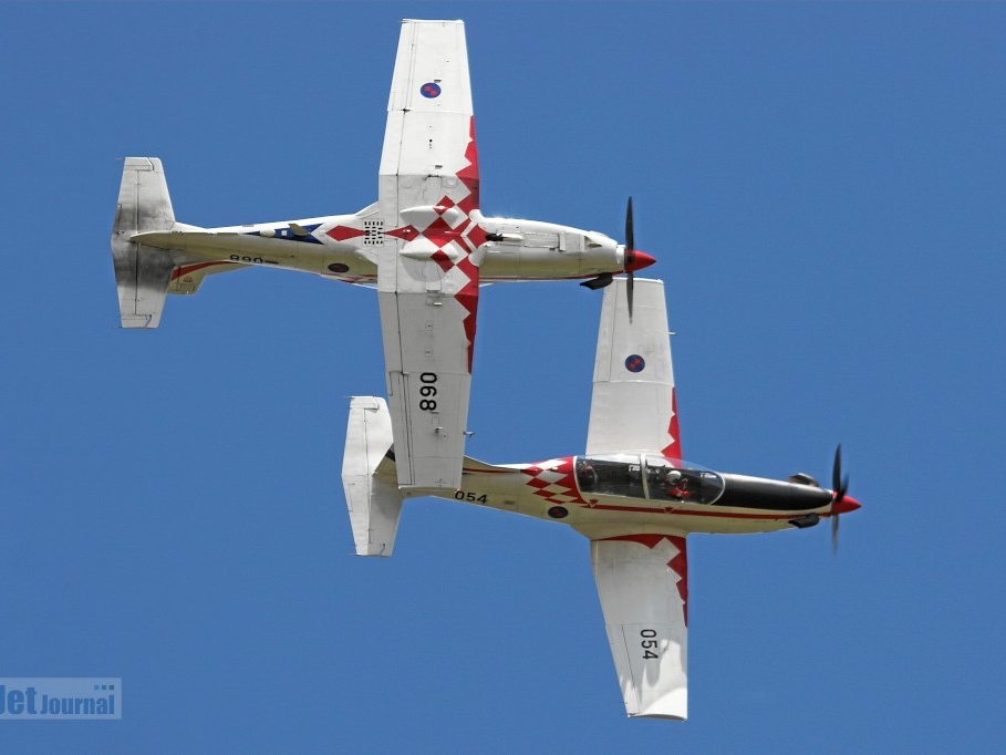 Croation Wings of Storm Spiegelflug vertikal (2088 Besuche) Croation Wings of Storm Spiegelflug vertikal