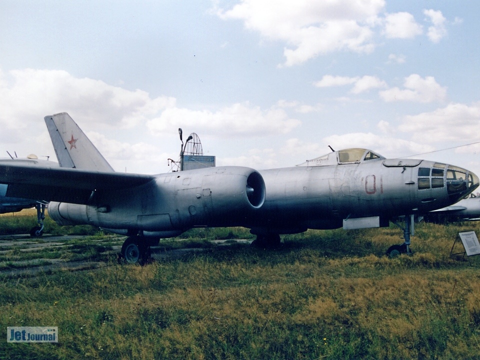 01 rot, Il-28, Soviet Air Force (3128 Besuche) Aufnahmedatum 08/2001 01 rot, Il-28, Soviet Air Force
