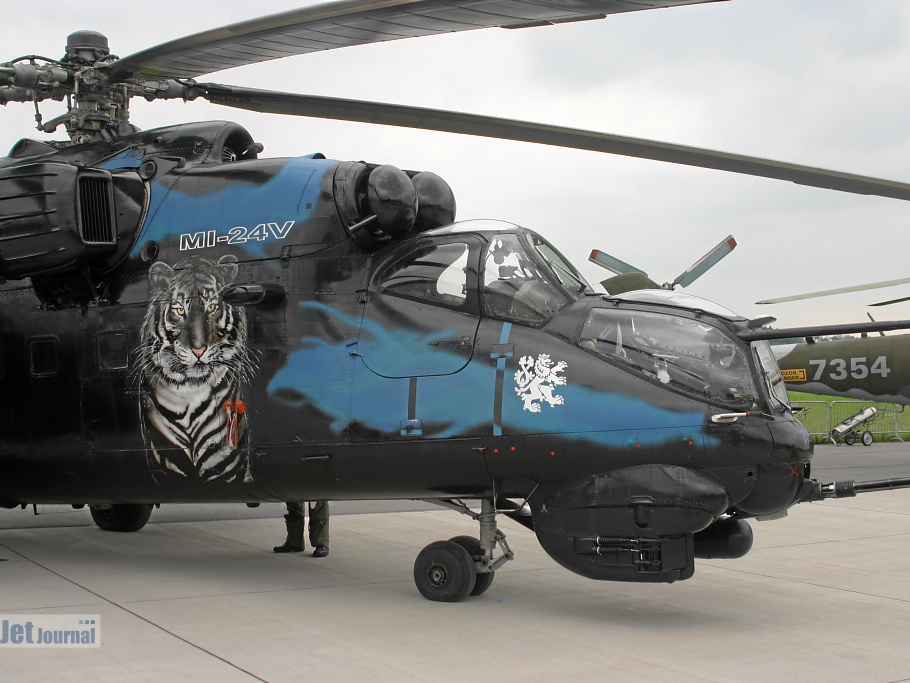 7353, Mi-24W, Czech Air Force (3065 відвідувань) Bug mit Tigerbemalung 7353, Mi-24W, Czech Air Force