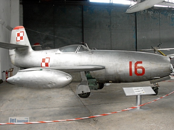 16 rot, Jak-23 / Yak-23 (3676 Besuche) 16 rot, Jak-23 / Yak-23