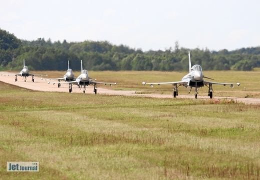 Viererformation Eurofighter auf dem Rollweg