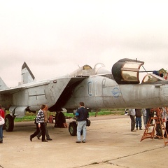 MiG-25U, 01 blau