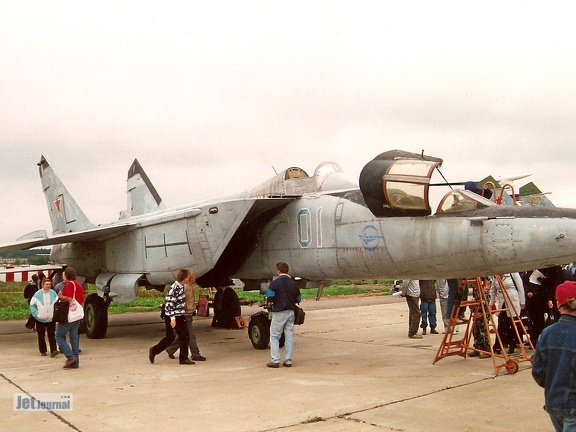 MiG-25U, 01 blau