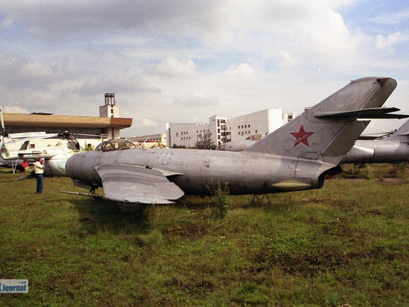 MiG-17, 111 rot (2683 visite) Moskau/Chodinka 2003 MiG-17, 111 rot