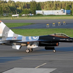 J-055 F-16AM RNLAF (2200 visites) Lentajien Juhannus Midnight Sun Airshow 2006 Kauhava Finnland J-055 F-16AM RNLAF