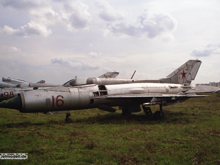 MiG-21PF, 16 rot (3448 visitas) MiG-21PF, 16 rot