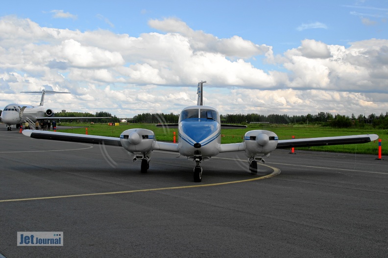 se-krl_piper_pa-23-250_aztec_support_aircraft_team_vampire_20130416_1930172617.jpg