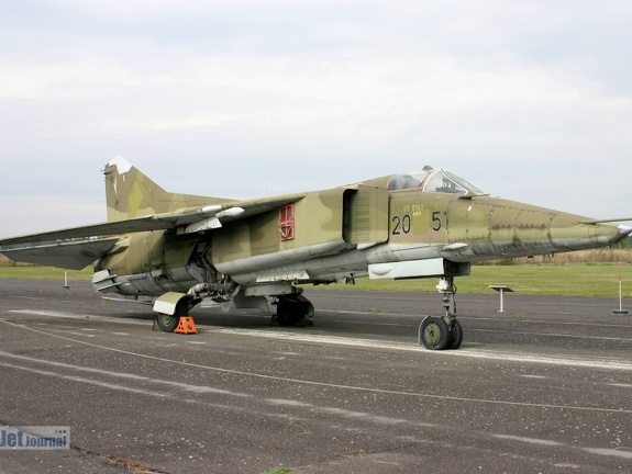 20-51, MiG-23BN, ex. 710 NVA (3947 visites) 20-51, MiG-23BN, ex. 710 NVA