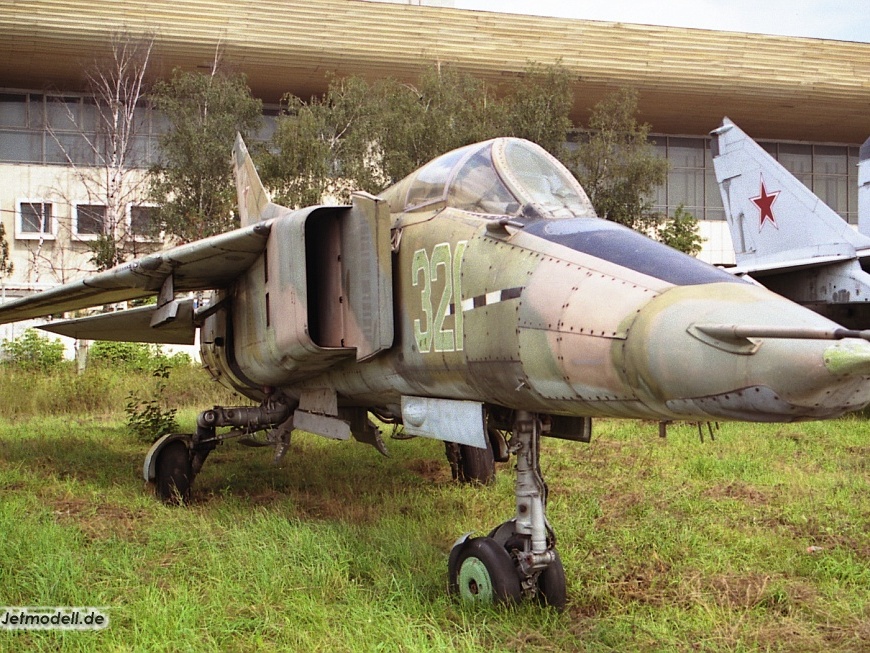 MiG-23B, 321 gruen (3056 návštěv) Moskau/Chodinka 2003 MiG-23B, 321 gruen