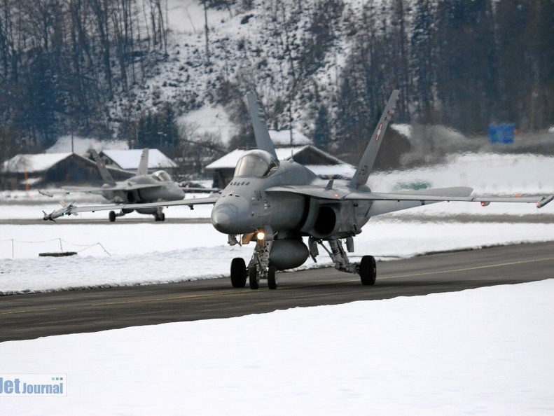 J-5014 F-18C Hornet Pic5