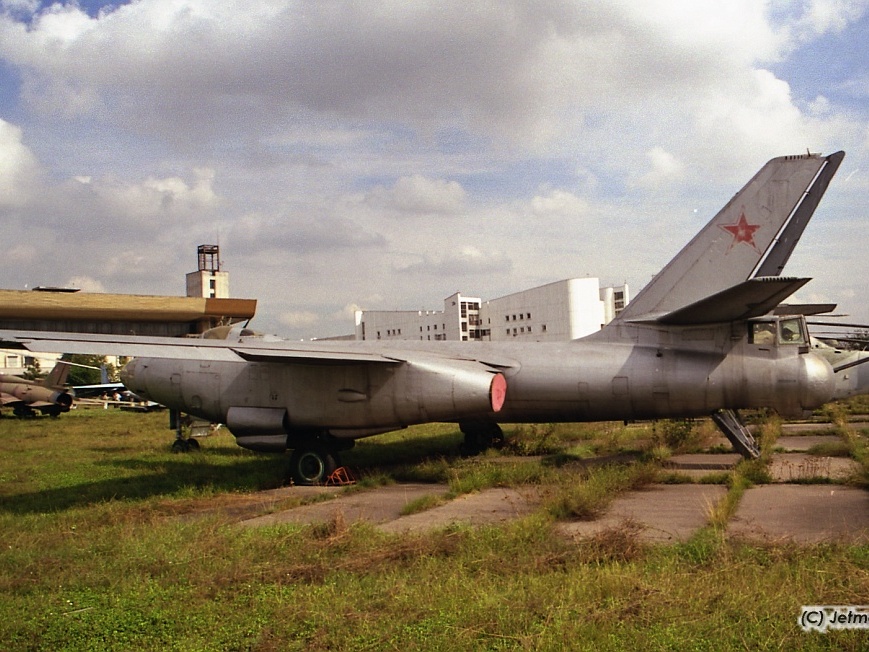 Il-28, 01 rot (2993 Besuche) Moskau/Chodinka 2003 Il-28, 01 rot