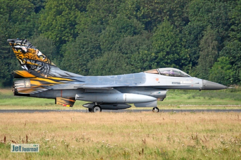 fa-94_f-16am_31sqn_bac_25_20090502_2097630628.jpg