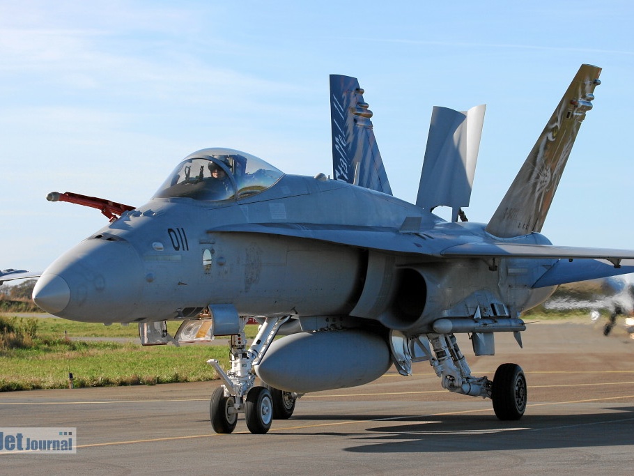 J-5011 F-18C Fliegerstaffel 11 Schweizer Luftwaffe (4386 visitas) J-5011 F-18C Fliegerstaffel 11 Schweizer Luftwaffe