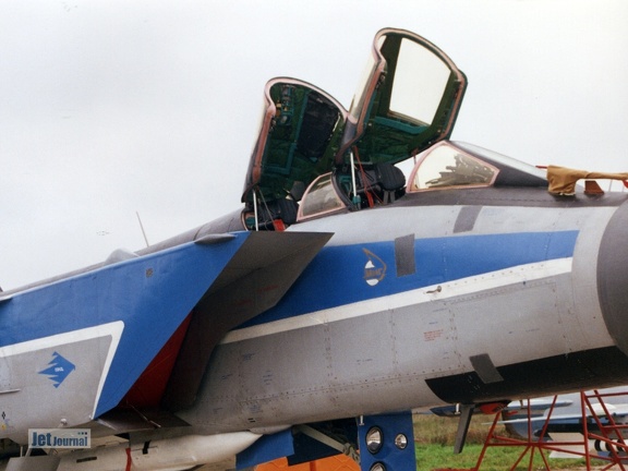 MiG-31 Bug (просмотров: 2858) 903 weiss, OKB MiG Werksmaschine, MAKS 1999, Demonstrator MiG-31E MiG-31 Bug