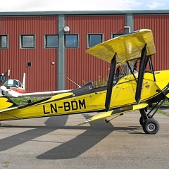 LN-BDM DH-82A Tiger Moth (1409 visingar) LN-BDM DH-82A Tiger Moth