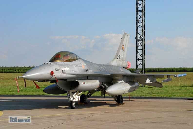 j-641_f-16am_rnlaf_pic2_20130320_1930603880.jpg